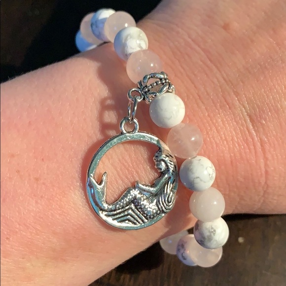 SOLD!!!Crystal stretch bracelet - Picture 3 of 5